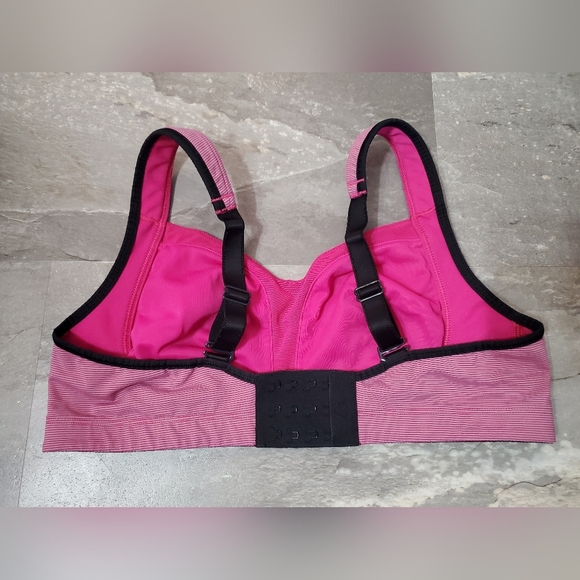 Lululemon Ta Ta Tamer II. Striped Grey & Hot Pink. Touch Of Black. 36C. No Pads. - Picture 3 of 7